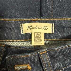 Madewell Curvy 90s Straight Jeans
Dark Wash
Size 27